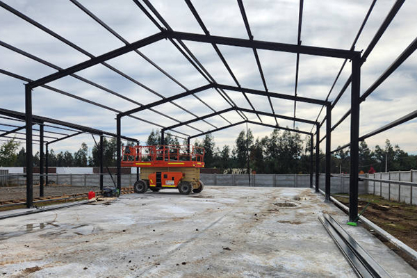 Fachada industrial metálica